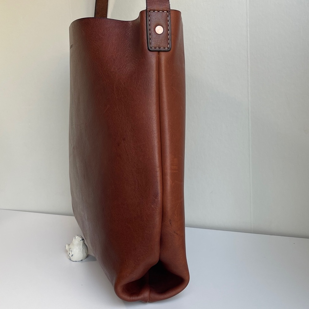Paterson Salisbury Full Grain New Zealand Tasman Cow Leather Bucket Bag - Picture 10 of 16